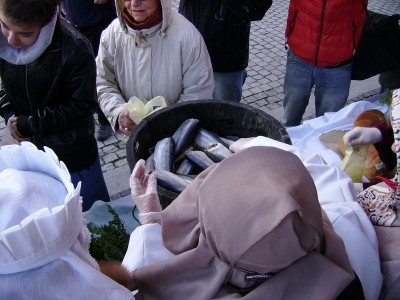Legnica: Rozdali "Chleb i śledź i grosz". Jak setki lat temu - 6