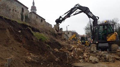 Katastrofa w Nowogrodźcu: Runęły mury klasztoru - 7