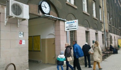 Podróżni o tymczasowym dworcu PKS: Nie jest źle (POSŁUCHAJ) - 1