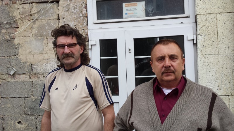 W bogatyńskim ośrodku Arka woda znów w kranach - Po lewej Marek Opatowski po prawej Jan Gaszewski