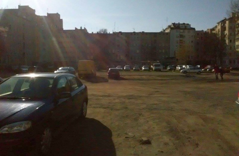 Wrocław: Walczą o piękne podwórko. Pomaga im artystka - fot. Agata Wojciechowska