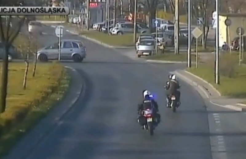 Pijany motocyklista gnał przez Wrocław (FILM) - fot. screen z YT