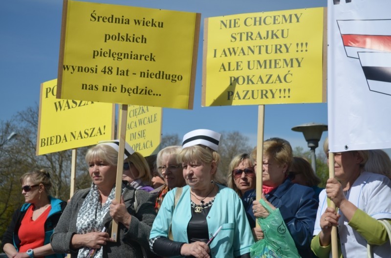 Pielęgniarki i położne mówią dość. Pikiety w całej Polsce - fot. Elżbieta Osowicz (Radio Wrocław)
