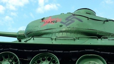 Wandale na cmentarzu Oficerów Radzieckich (ZOBACZ) - 1