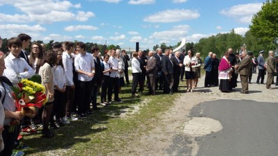 Leśnicy odsłonili pomnik ku czci pomordowanych przez OUN-UPA - 0