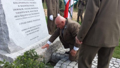 Leśnicy odsłonili pomnik ku czci pomordowanych przez OUN-UPA - 10