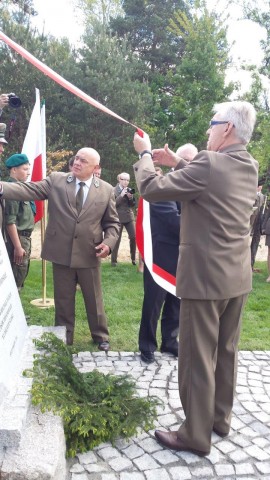 Leśnicy odsłonili pomnik ku czci pomordowanych przez OUN-UPA - 7