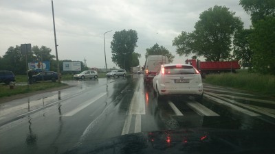 W Kobierzycach przewróciła się ciężarówka (Foto) - 0