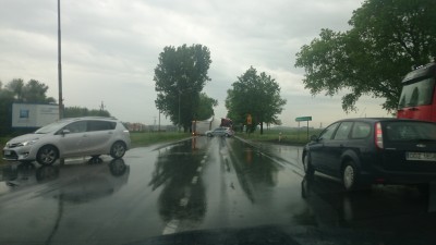 W Kobierzycach przewróciła się ciężarówka (Foto) - 3