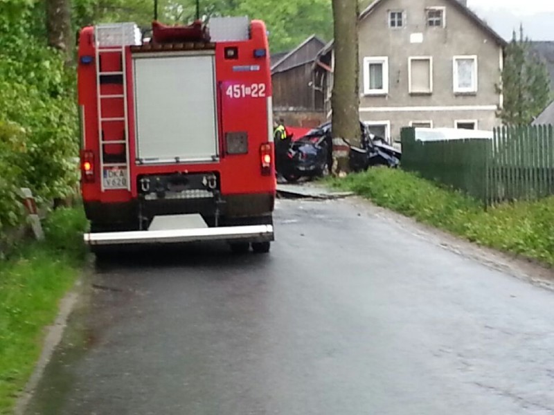 Dramat na drodze. 15 i 16-latek zginęli w wypadku - fot. prw.pl
