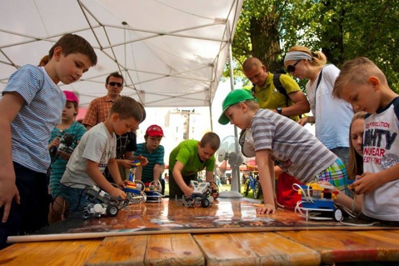 Rozpoczął się miesiąc rodziny. Czekają warsztaty i pikniki - fot. Miesiąc Rodziny 2014, fot. ADHD Production/wroclaw.pl