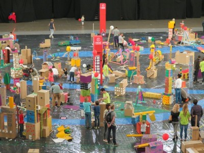 Dzień dziecka w hali: Budowali własne miasto (ZDJĘCIA)