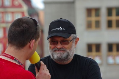 Sergiusz Najar przegrał zakład i obiegł Ratusz (Zobacz) - 4