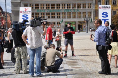 Sergiusz Najar przegrał zakład i obiegł Ratusz (Zobacz) - 11
