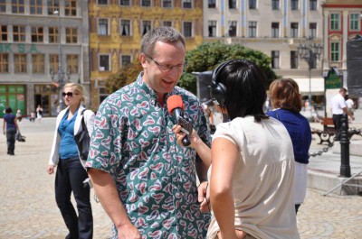 Sergiusz Najar przegrał zakład i obiegł Ratusz (Zobacz) - 12
