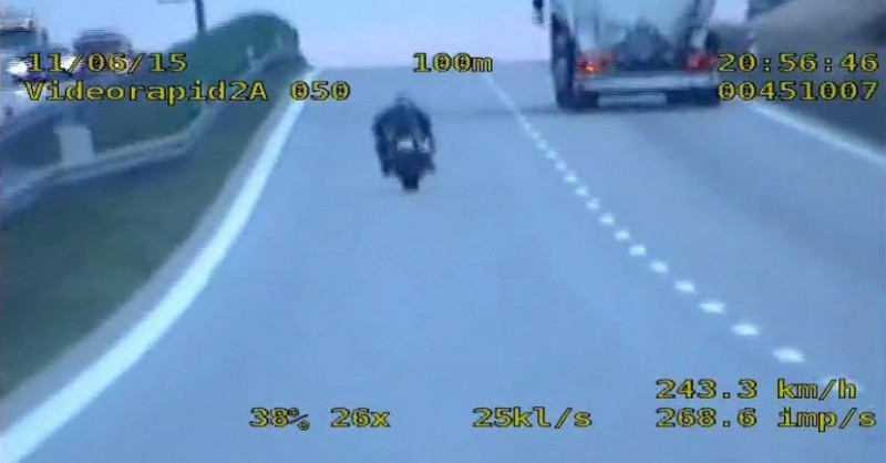 Szaleńcza jazda motocyklem po A4 (ZOBACZ FILM) -