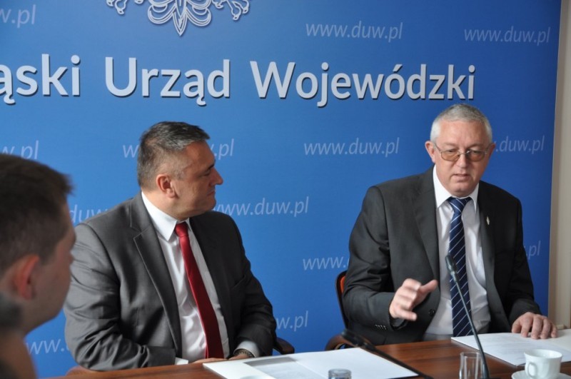 Wojewoda podpisał porozumienie z krótkofalowcami - fot. DUW