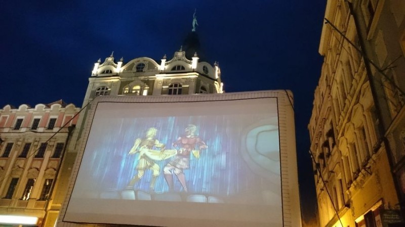 Świdnica: "Kino pod chmurką" spadło na widzów - Fot. Świdnica24.pl