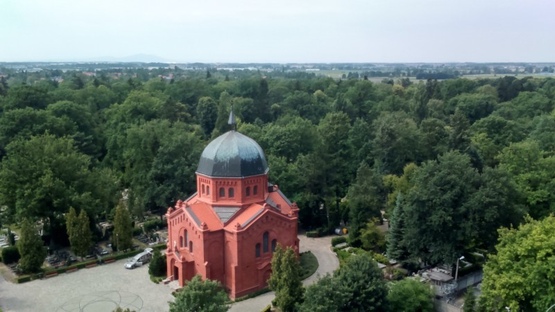 Wrocław: Tłum przed bramą cmentarza Grabiszyńskiego - fot. Julia Siejka/Magda Sikorska