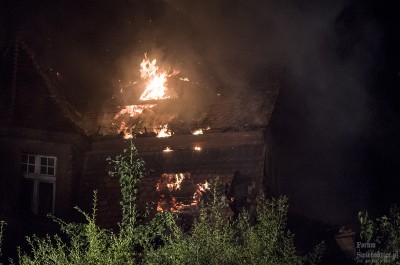 Świebodzice: Ogień na poddaszu opuszczonego budynku (FOTO) - 5