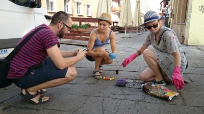 Dziura na dziurze, więc posadzili kwiatki (ZOBACZ ZDJĘCIA) - 3