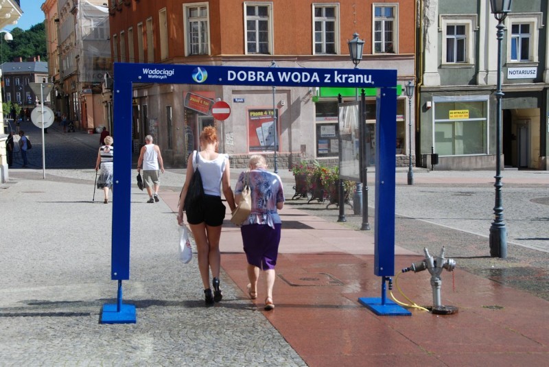 Wandale niszczą kurtyny wodne w Wałbrzychu - www.wpwik.pl