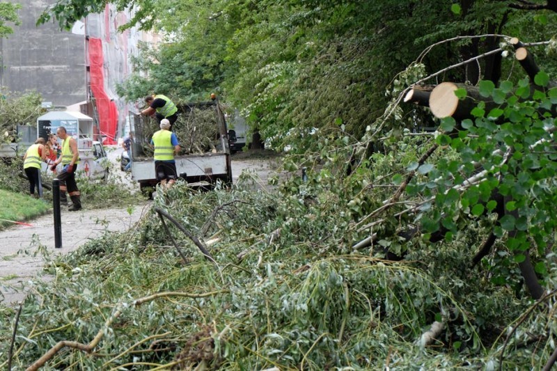 Ogromne straty w Kostomłotach po lipcowych nawałnicach - archiwum prw.pl