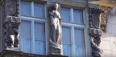 Spacerem po Wrocławiu z głową do g&oacute;ry (WIDEO)