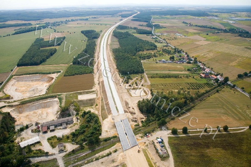 Wieś autostradą podzielona (Posłuchaj) - Zdjęcie pochodzi ze strony internetowej gminy Nowogrodziec (http://nowogrodziec.pl)