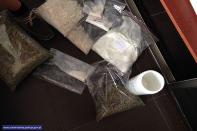Policjanci zlikwidowali linię produkcyjną dopalaczy (FOTO) - 5