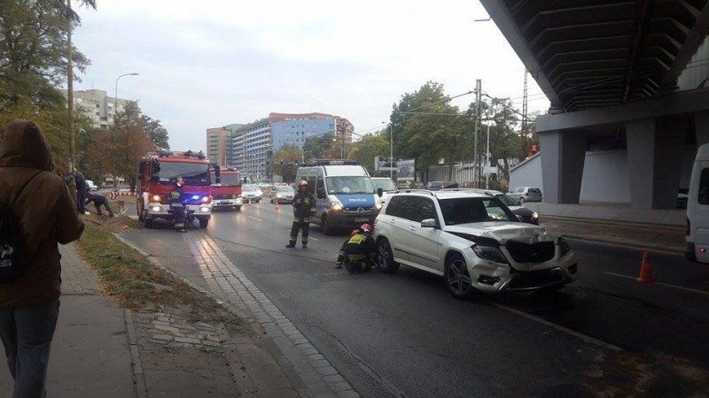 Wypadek na Legnickiej, kierowca uciekł z miejsca (FOTO) - fot. Gregor Niegowski