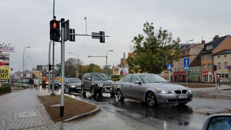Jelenia Góra: Korki w centrum po otwarciu galerii handlowej - Fot. Piotr Słowiński