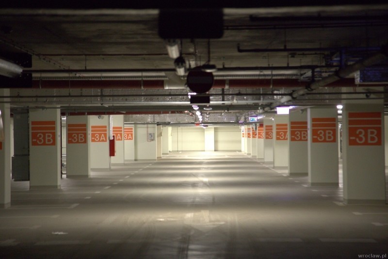 Tyle chcą za zarządzanie parkingiem pod NFM - 