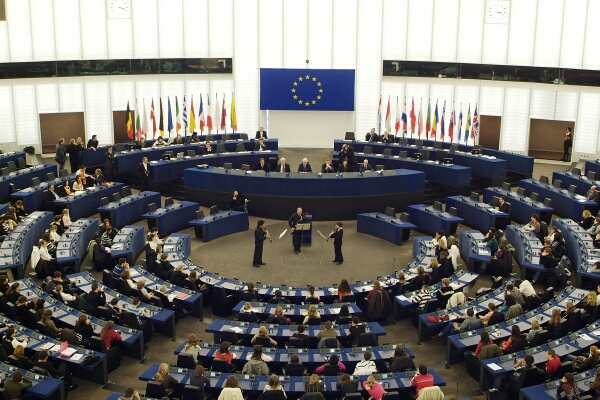 Tomasz Lis poprowadzi debatę w Hali Stulecia - Fot. Parlament Europejski – Dział Audiowizualny