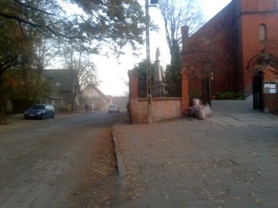 Wrocław: Remont ulicy Miłoszyckiej zagrożony? Na drodze stanął kościelny mur (POSŁUCHAJ) - 5