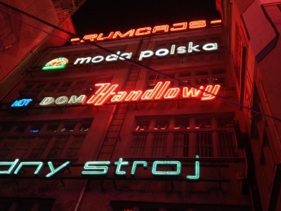 Wrocław: Nowe neony w galerii przy ulicy Ruskiej (FOTO)