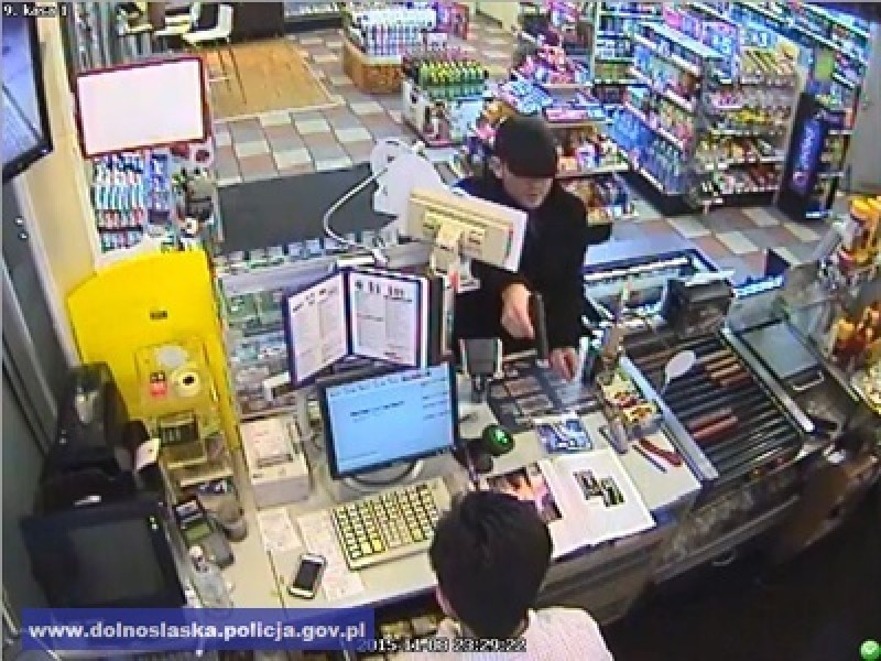 Szukają sprawcy napadów w Wałbrzychu - dolnoslaska.policja.gov.pl