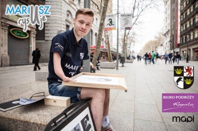 Podróżuje, maluje, przemawia i zaraża optymizmem - 2