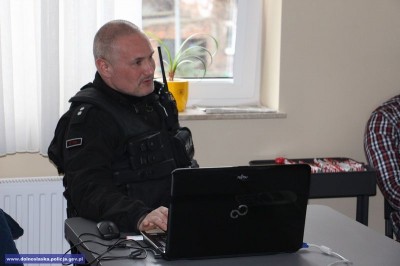 Policjanci szkolą pracowników socjalnych (ZDJĘCIA) - 0