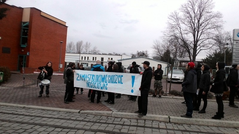 Pikieta przed siedzibą MPWiK (ZOBACZ) - fot. Aurelia Szymon