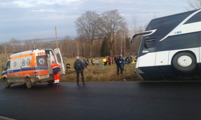 Świeradów-Zdrój: Autobus wiozący 54 Holendrów wypadł z drogi (ZDJĘCIA) - 0
