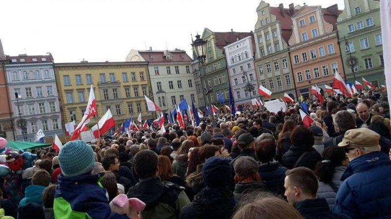 Manifestacja KOD na placu Solnym (ZOBACZ ZDJĘCIA) - fot. Gregor Niegowski, Przemek Gałecki