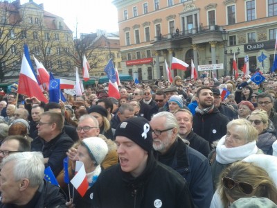 Manifestacja KOD na placu Solnym (ZOBACZ ZDJĘCIA) - 4