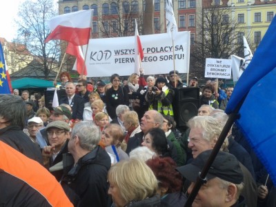 Manifestacja KOD na placu Solnym (ZOBACZ ZDJĘCIA) - 6