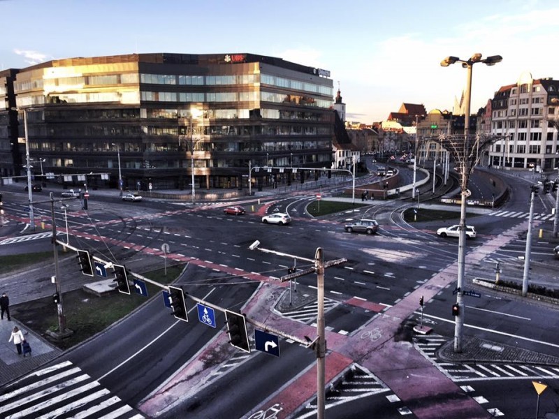 Tak wyglądało dziś centrum Wrocławia o godz. 8.00 - fot. Marcin Walencik