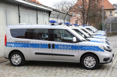 Nowe radiowozy dla policjantów z Legnicy i Polkowic (FOTO)