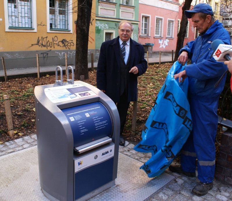 Rozbudują system podziemnych pojemników na odpady - Fot. umw