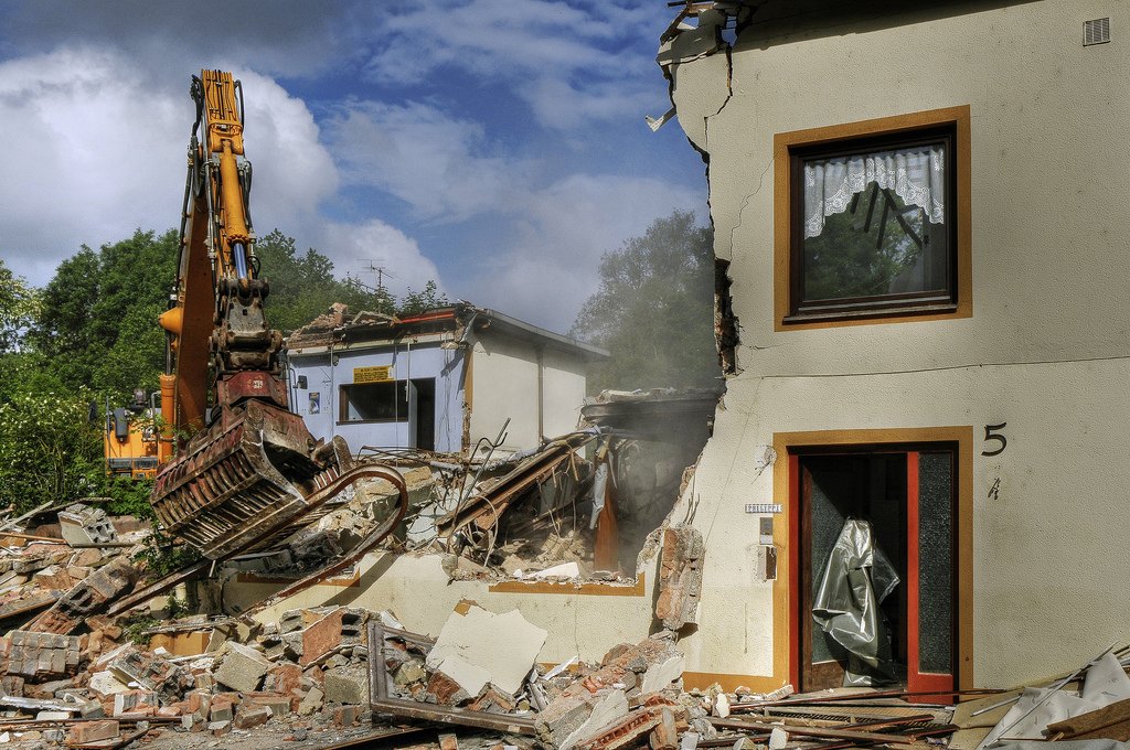 Inspektor budowlany: "Bloki z mieszkańcami do rozbiórki!" (Posłuchaj) - Fot. Wolfgang Staudt/Flickr