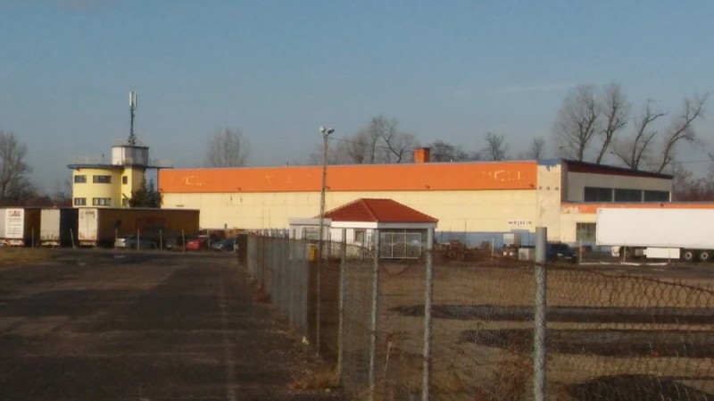 Legnica: Fabryka w zabytkowym hangarze po sterowcach - fot. Andrzej Andrzejewski