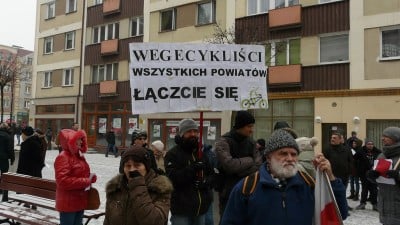 Legnica: Manifestacje KOD, PiS i ruchu Kukiz'15 w jednym miejscu - 6